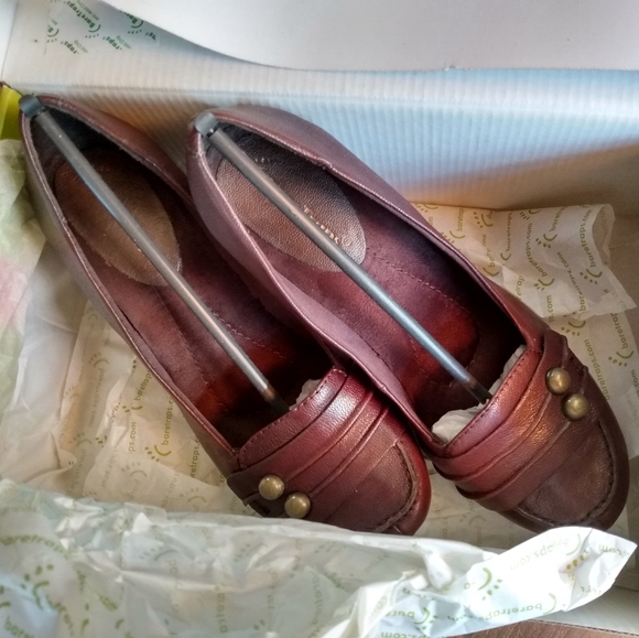 BareTraps Trina Leather Heels with Arch Support and Brass Button Detail - Picture 10 of 10